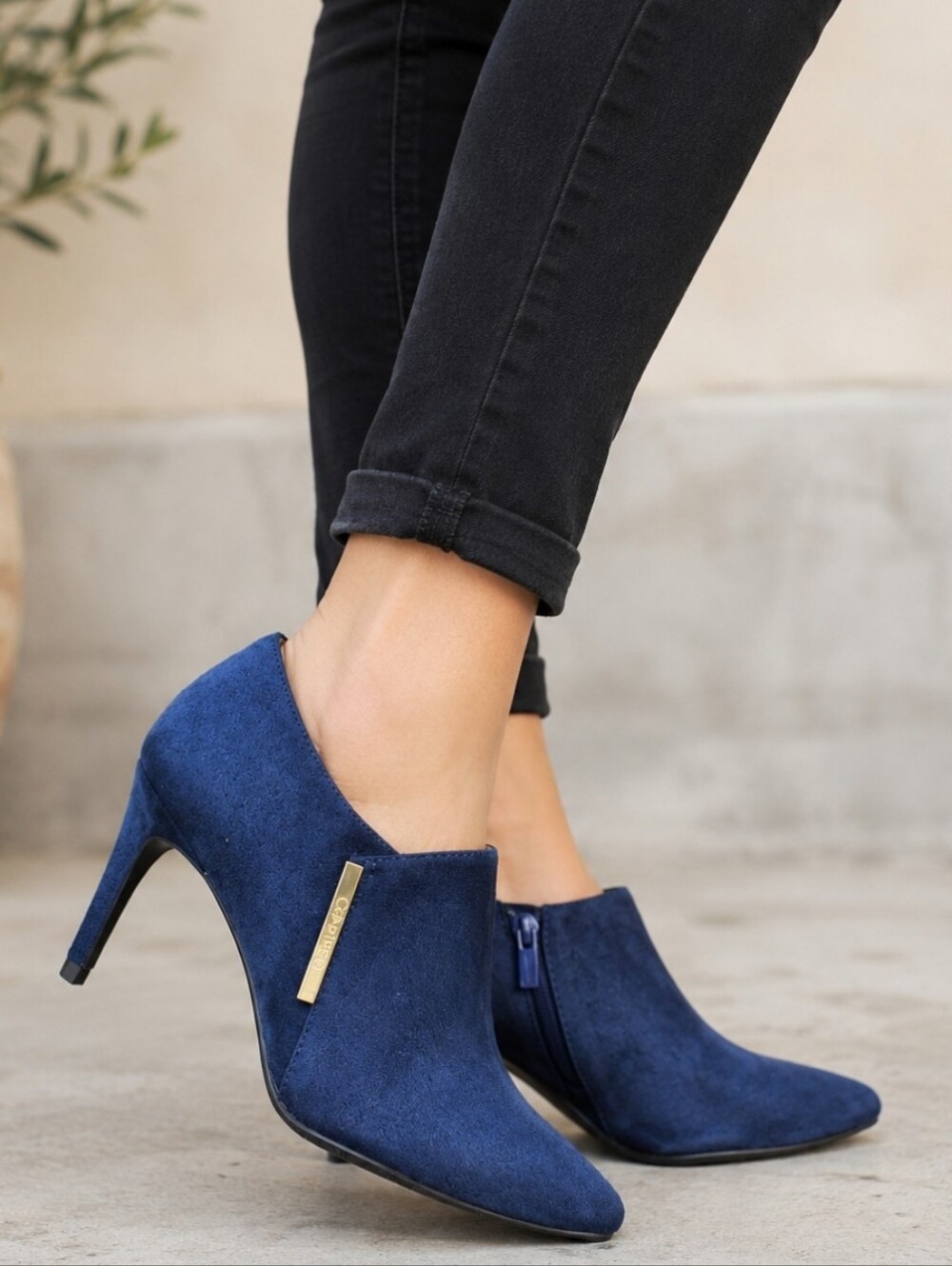 Calvin Klein NEW Jeanna Y2K Corporate Chic Suede Pointy Toe Stileto Bootie 6.5M